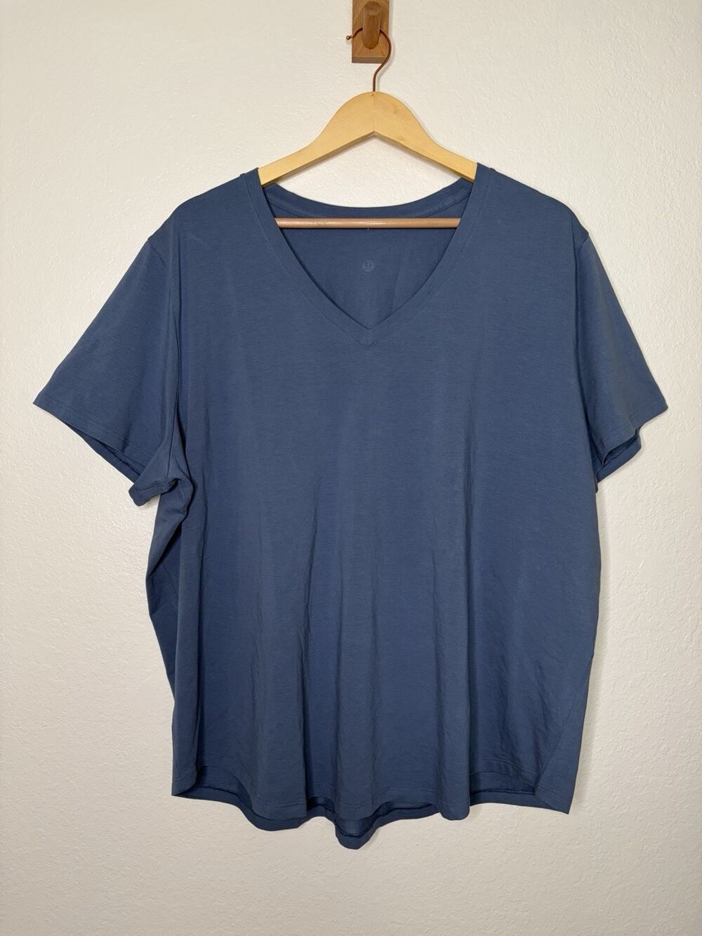 Lululemon Blue Cotton V-Neck T Shirt Size 12